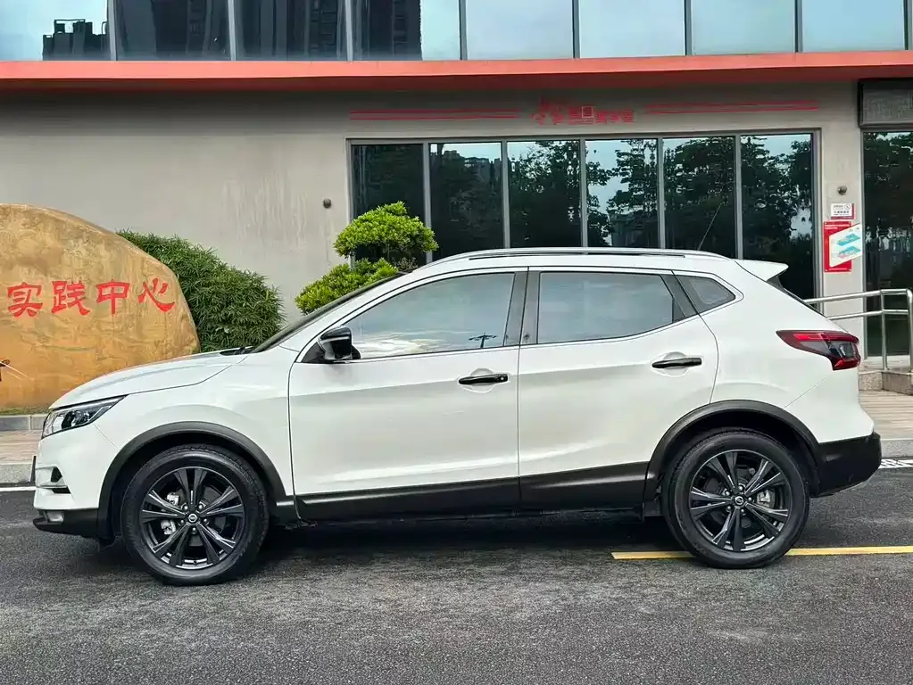 Nissan Qashqai — фото 9