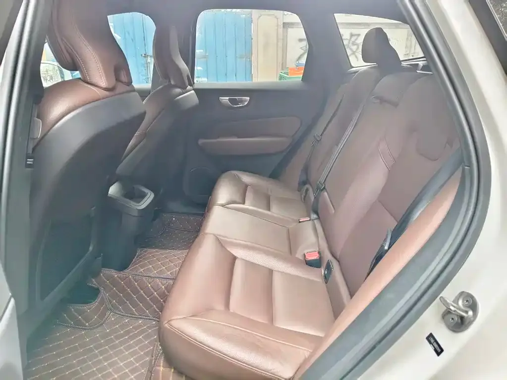 Volvo XC60 2023 из CN, фото 2