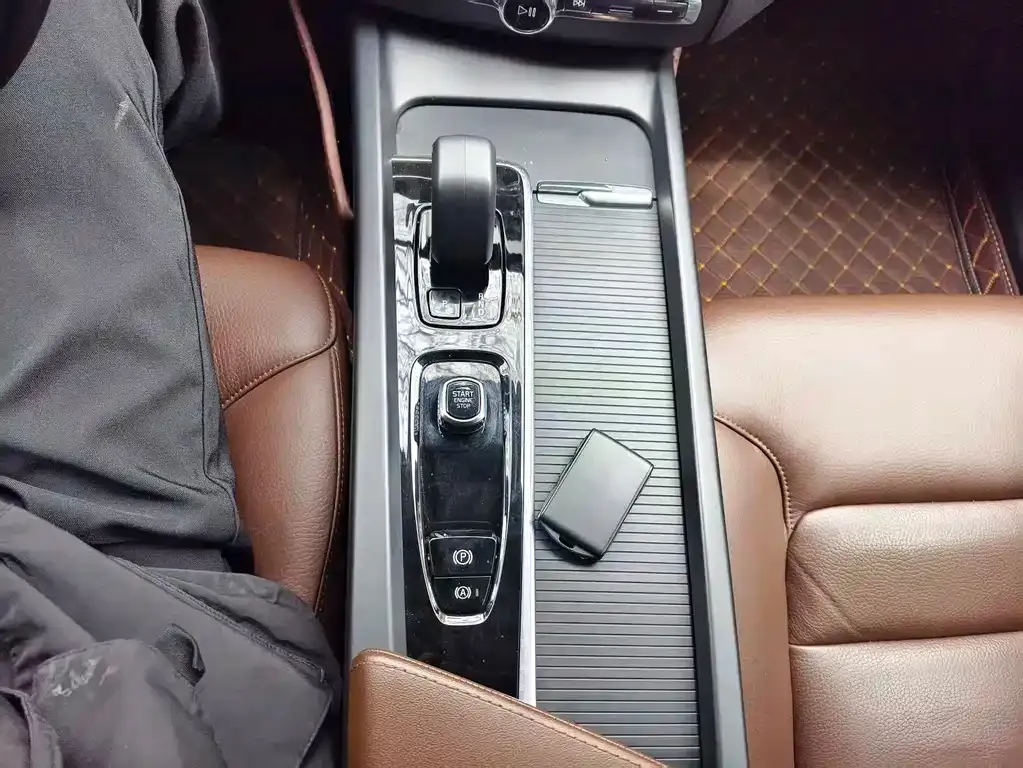 Volvo XC60 2023 из CN, фото 6