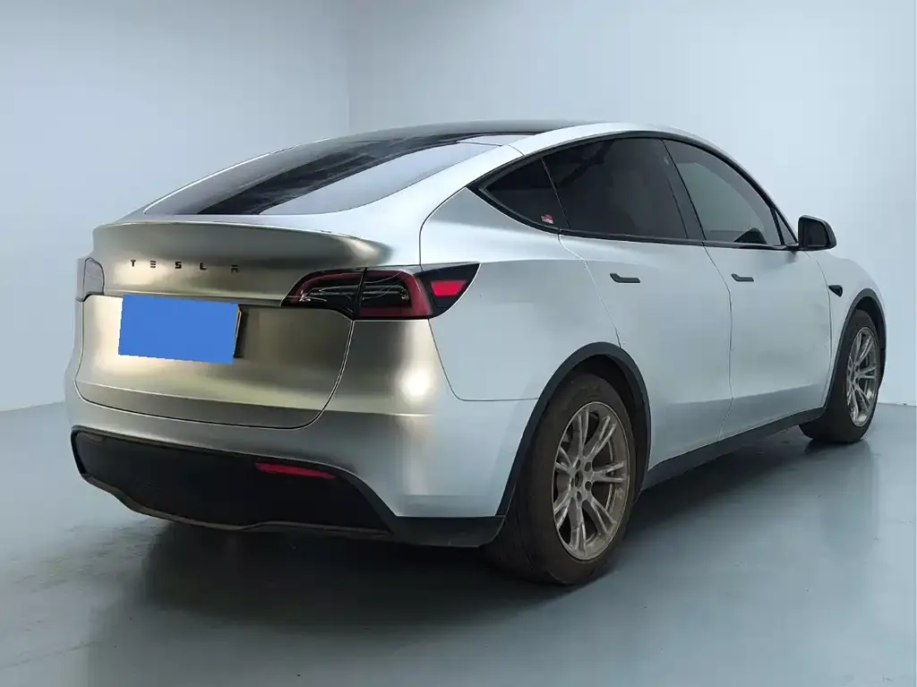 Tesla Model Y — фото 6