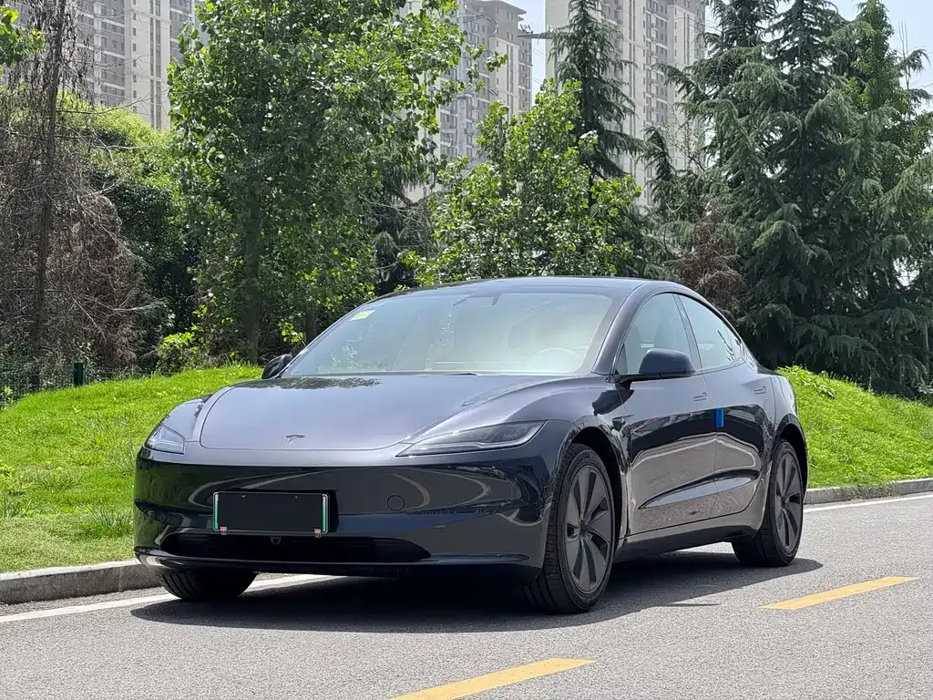 Tesla Model 3 — фото 1