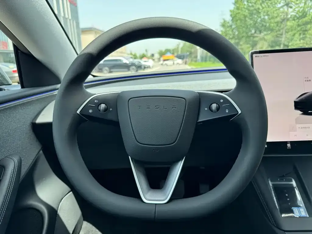 Tesla Model 3 — фото 3