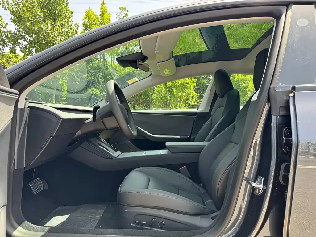 Tesla Model 3 — фото 10