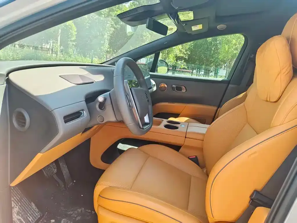 Li Auto i8 — фото 10