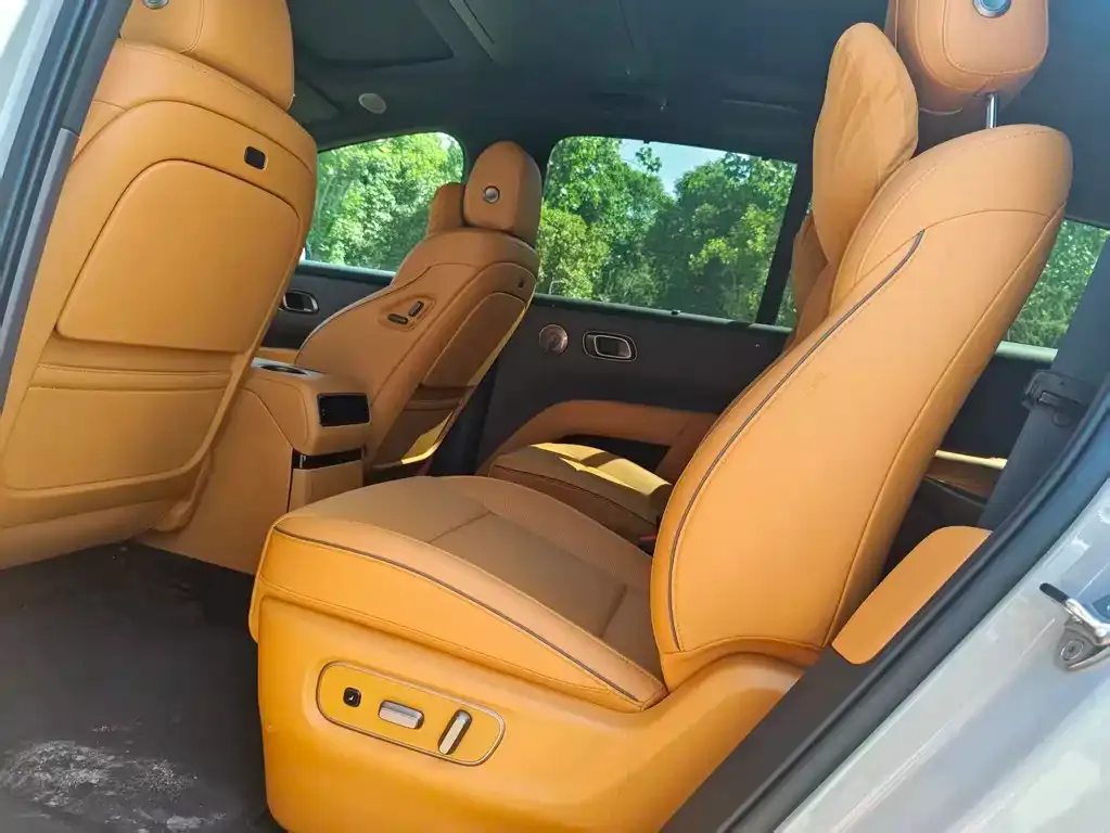 Li Auto i8 — фото 7