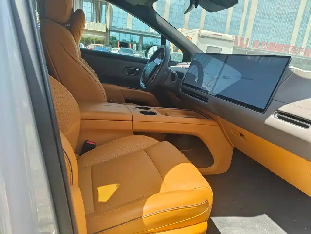 Li Auto i8 — фото 8