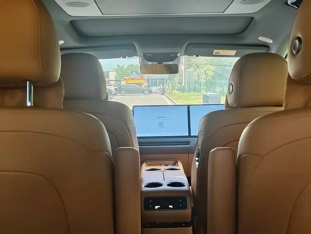 Li Auto i8 — фото 3