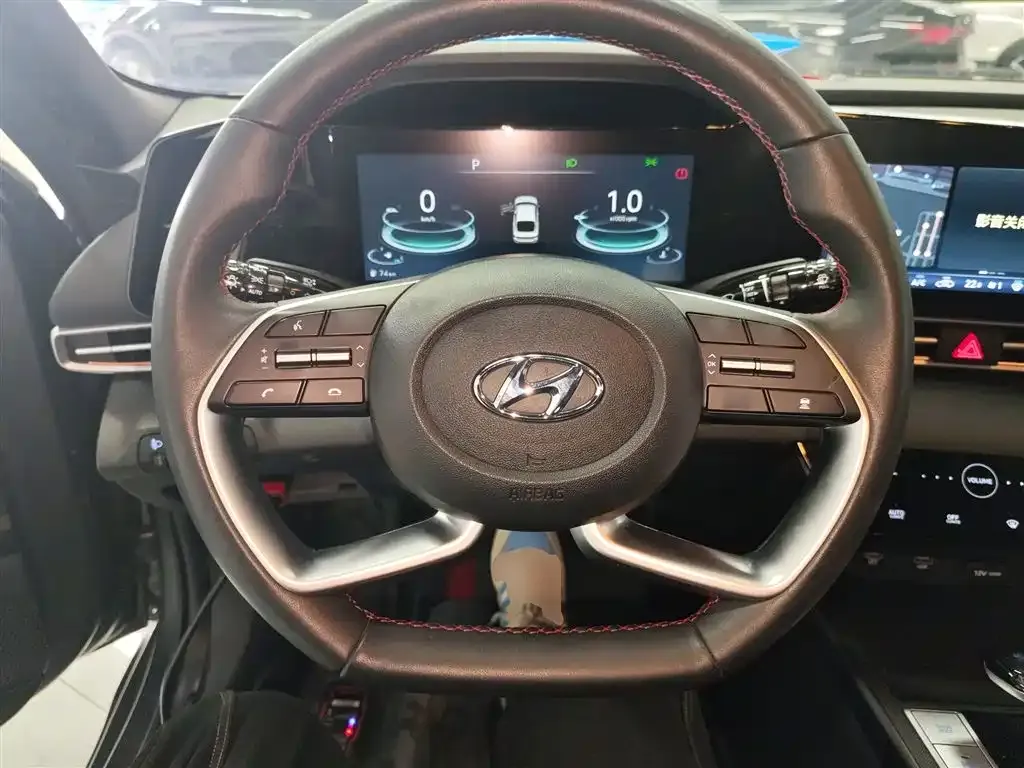 Hyundai Elantra — фото 6