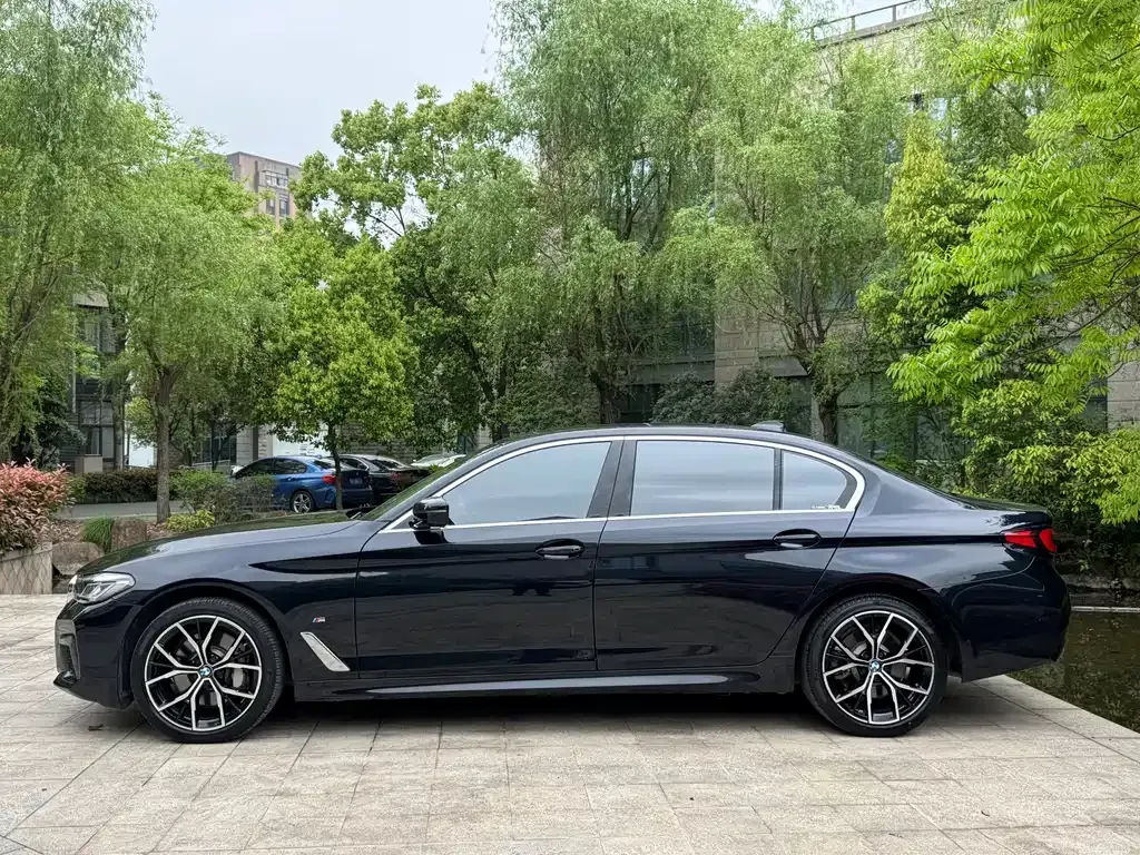 BMW 5 Series — фото 10