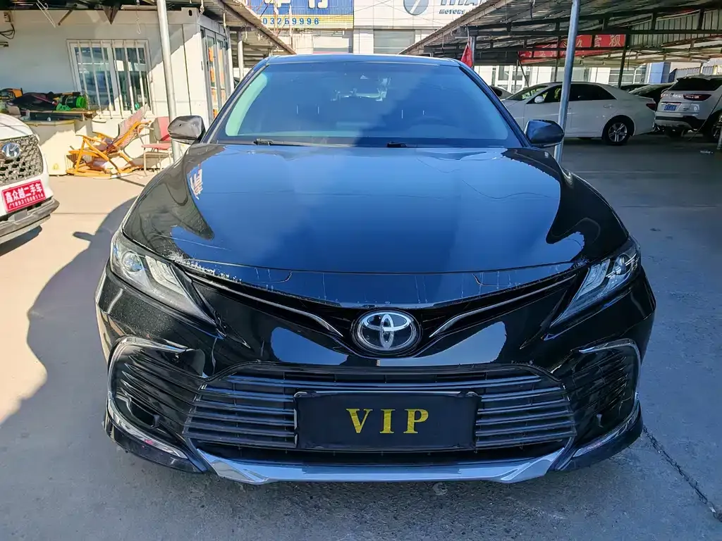 Toyota Camry — фото 10