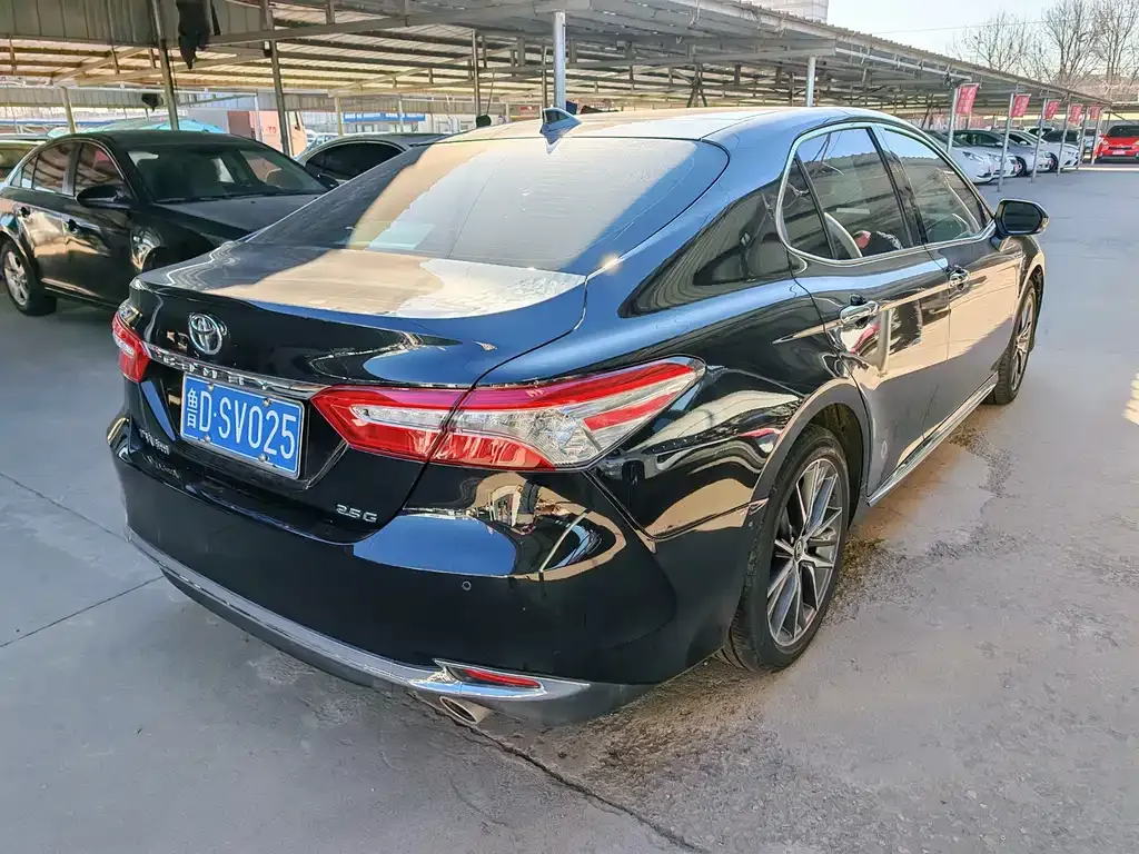 Toyota Camry — фото 4