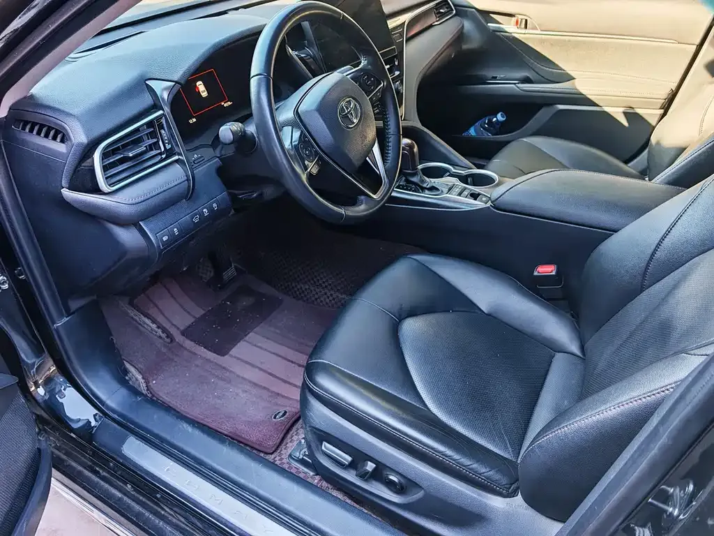 Toyota Camry — фото 2