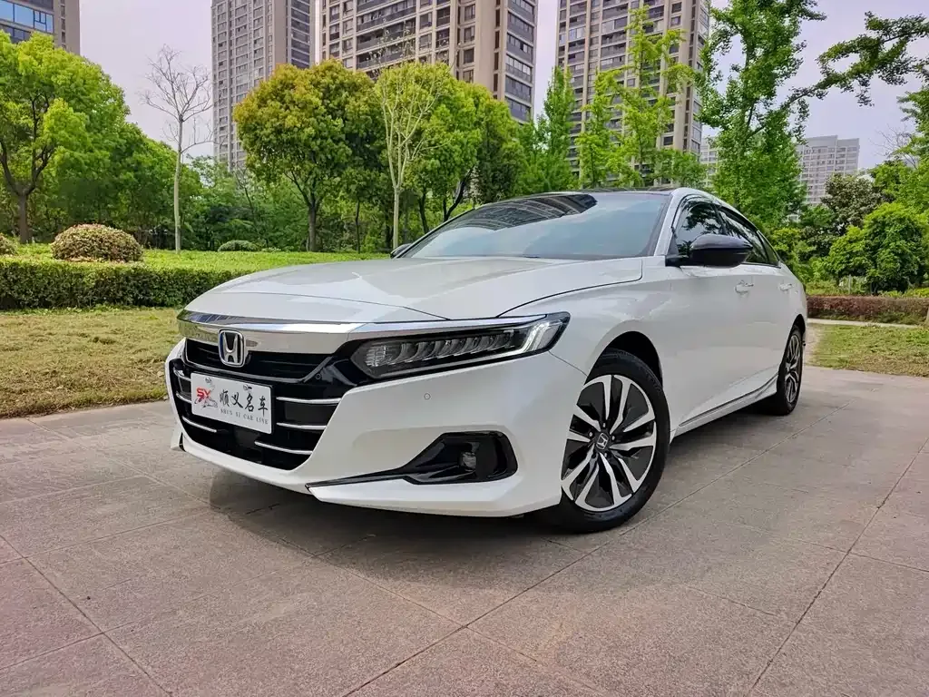 Honda Accord — фото 1