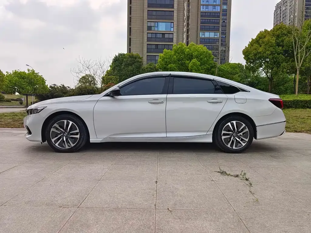 Honda Accord — фото 9