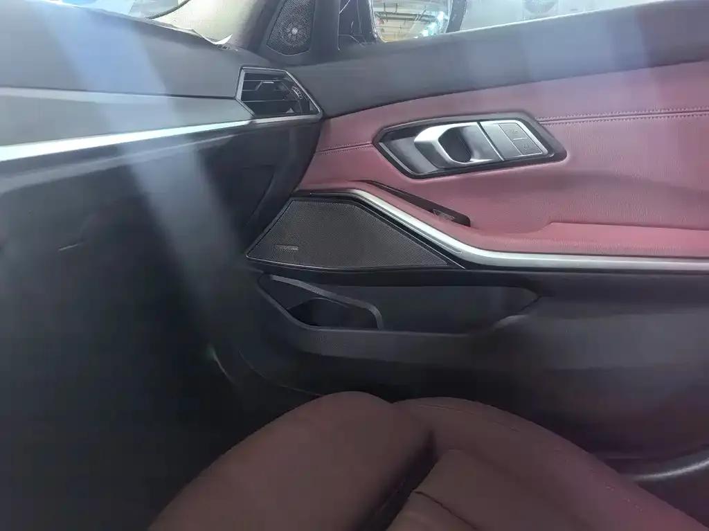 BMW 3 Series 2021 из CN, фото 2