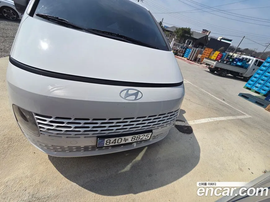 Hyundai Staria