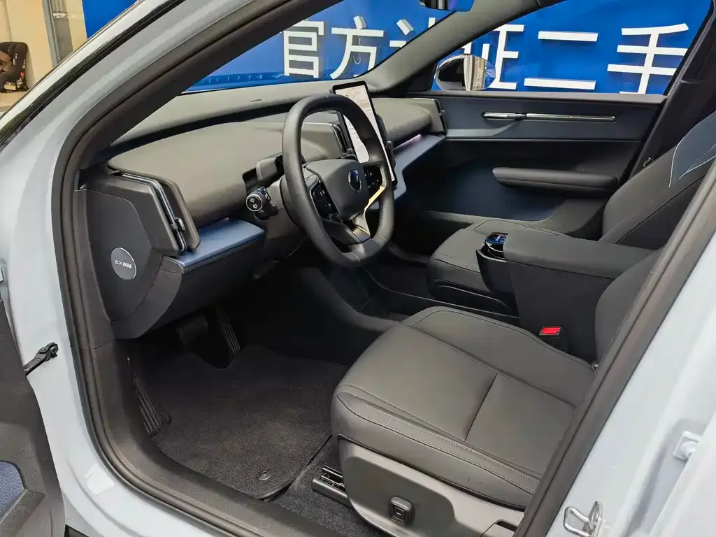 Volvo EX30 2024 из CN, фото 5