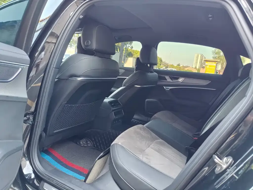 Audi A6L 2023 из CN, фото 2