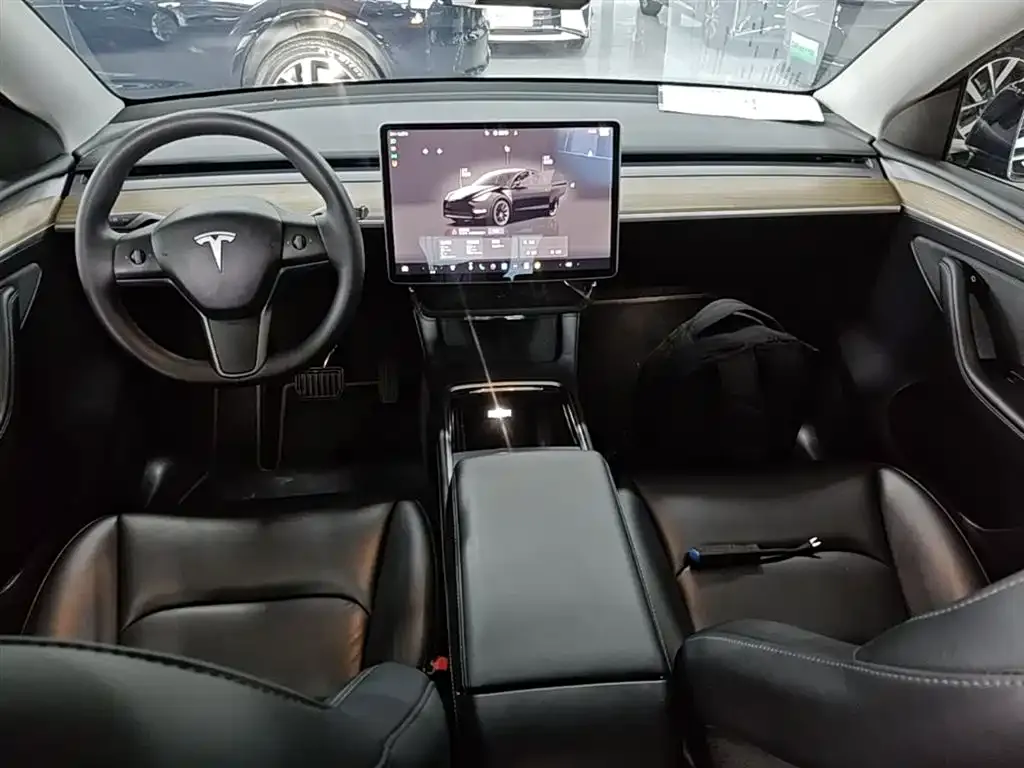 Tesla Model Y — фото 2