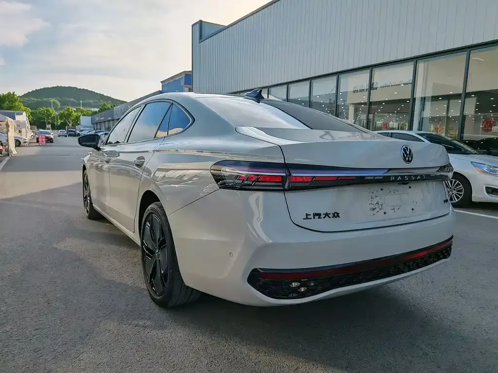 Volkswagen Passat — фото 10