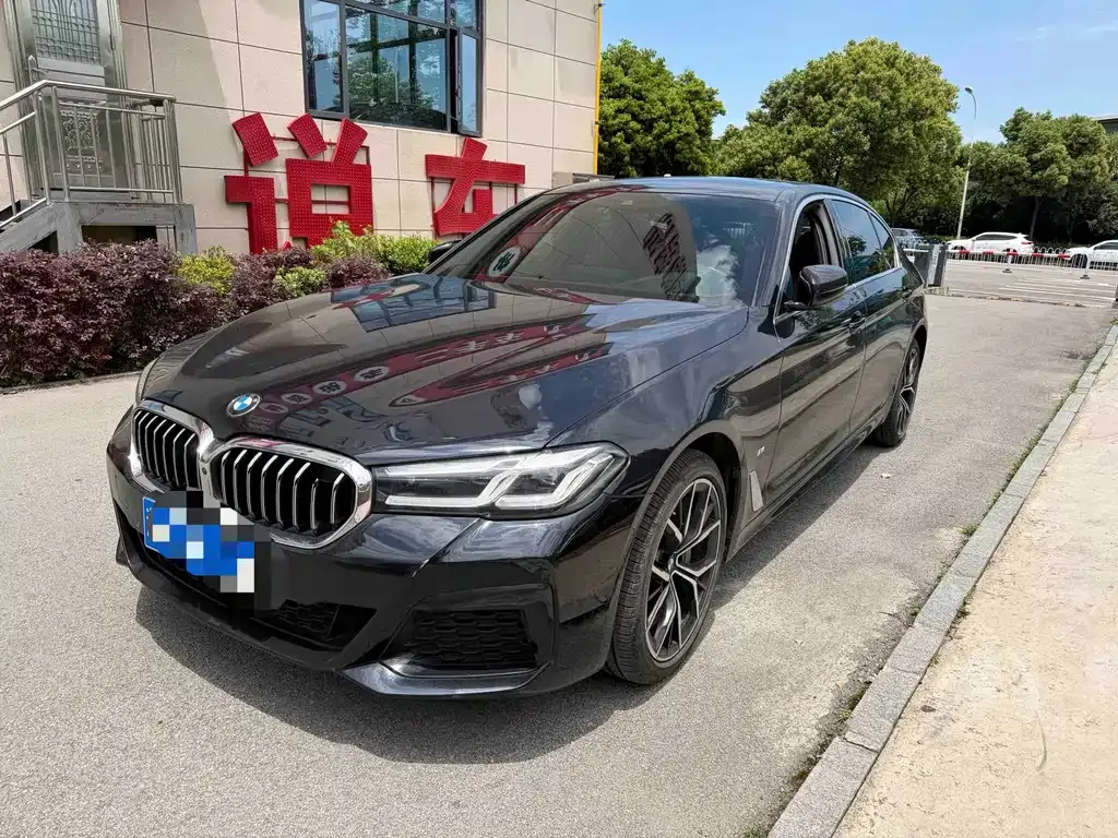 BMW 5 Series — фото 1