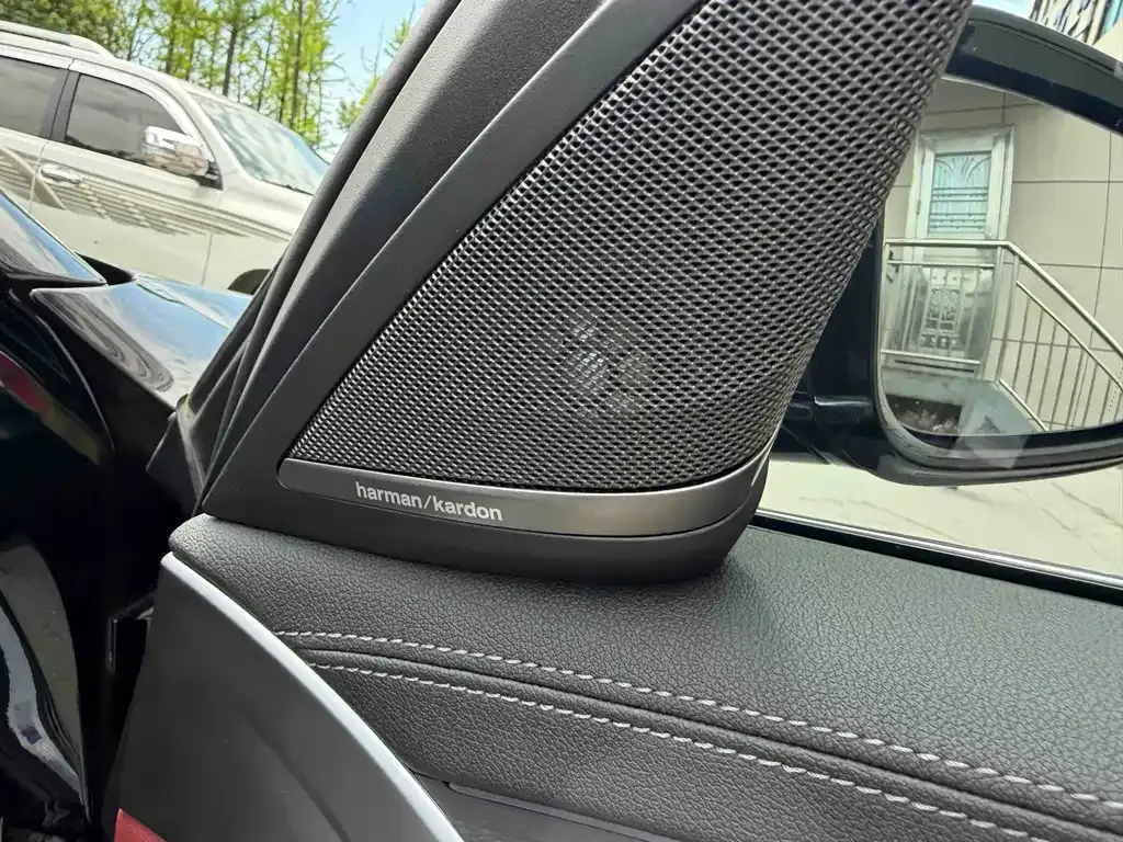 BMW 5 Series — фото 6