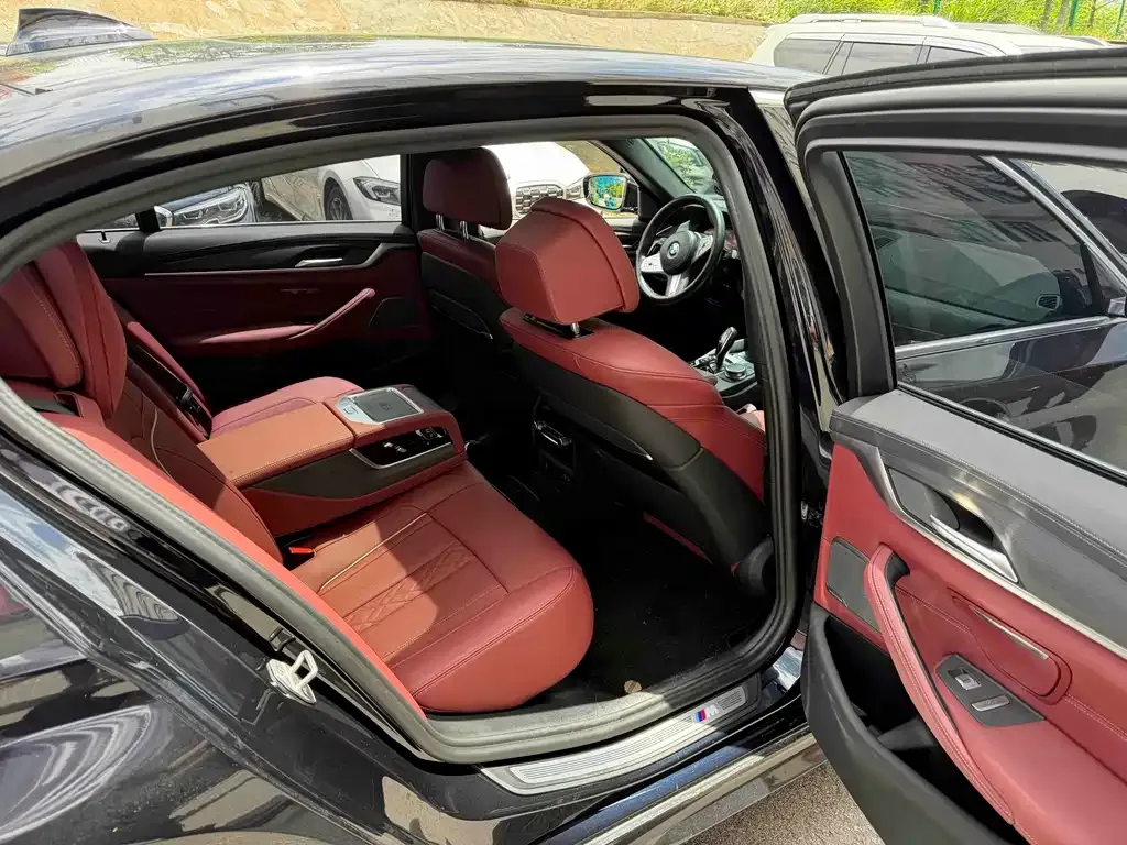 BMW 5 Series — фото 10