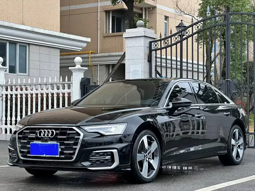 Audi A6L — фото 1