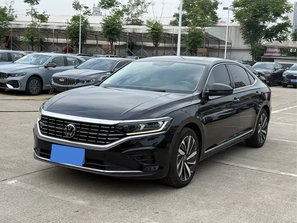 Volkswagen Passat — фото 1