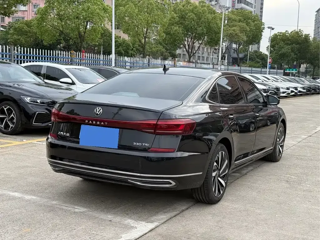 Volkswagen Passat — фото 7