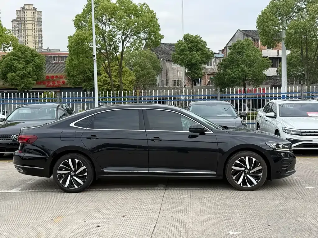 Volkswagen Passat — фото 10