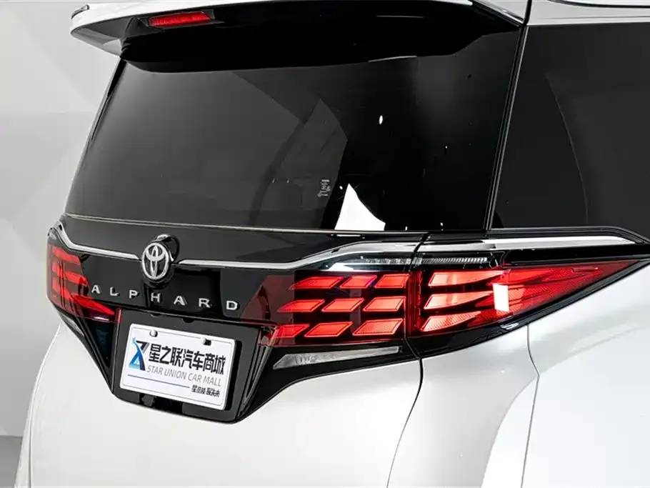 Toyota Alphard — фото 4