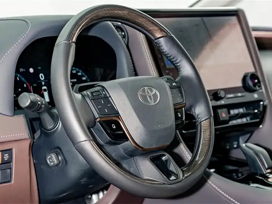 Toyota Alphard — фото 10
