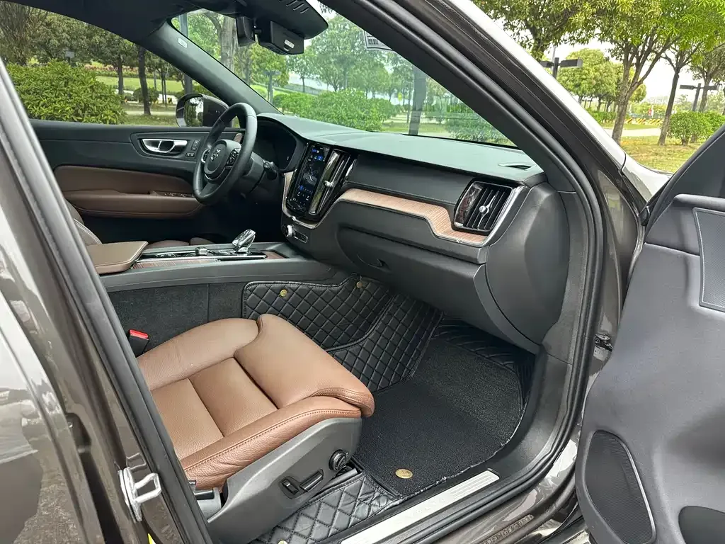 Volvo XC60 2024 из CN, фото 5