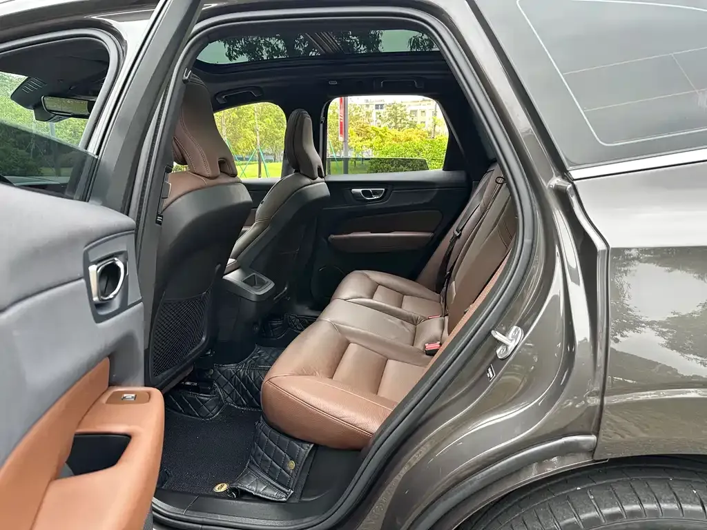 Volvo XC60 2024 из CN, фото 4