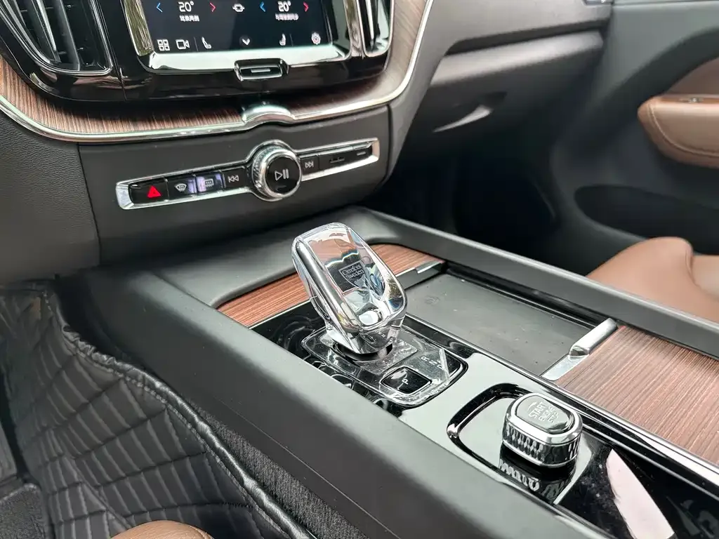Volvo XC60 2024 из CN, фото 6