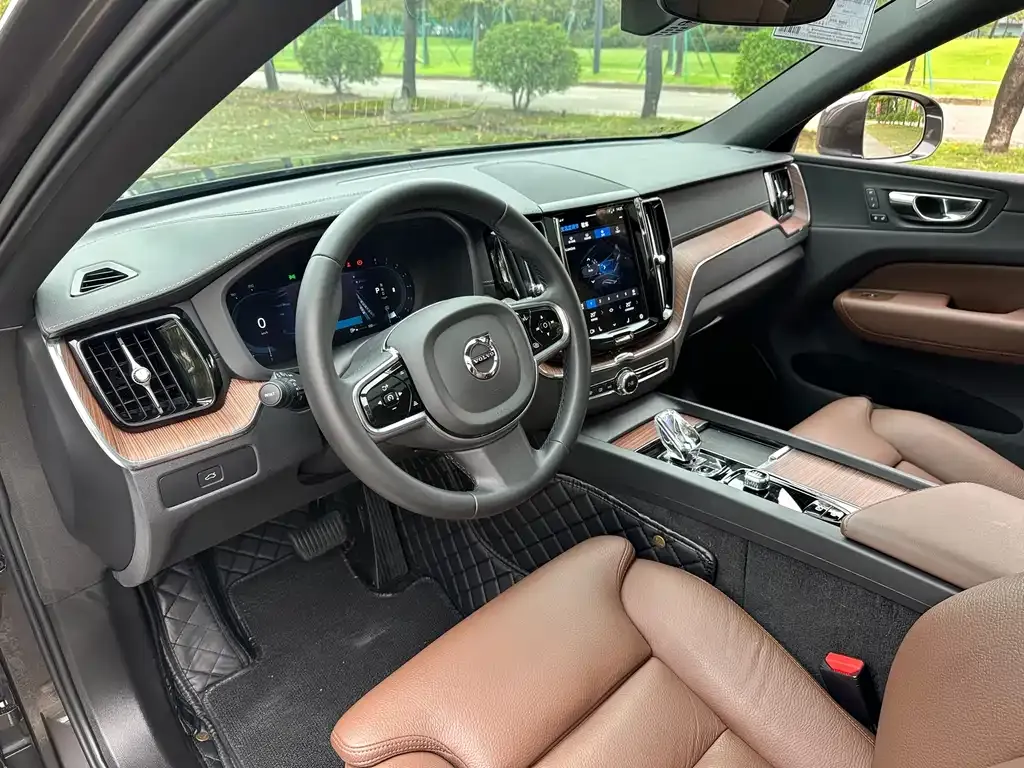 Volvo XC60 2024 из CN, фото 8