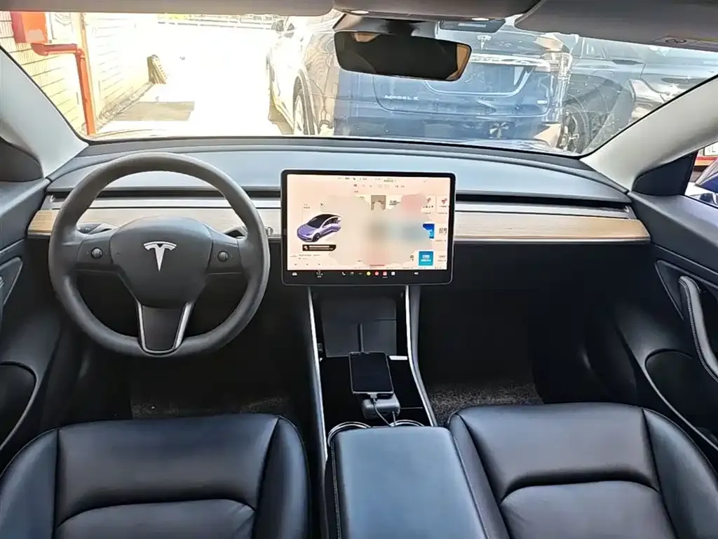 Tesla Model 3 — фото 8