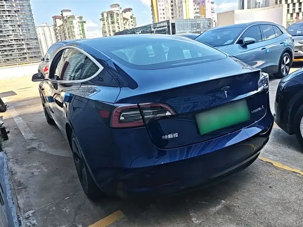 Tesla Model 3 — фото 4