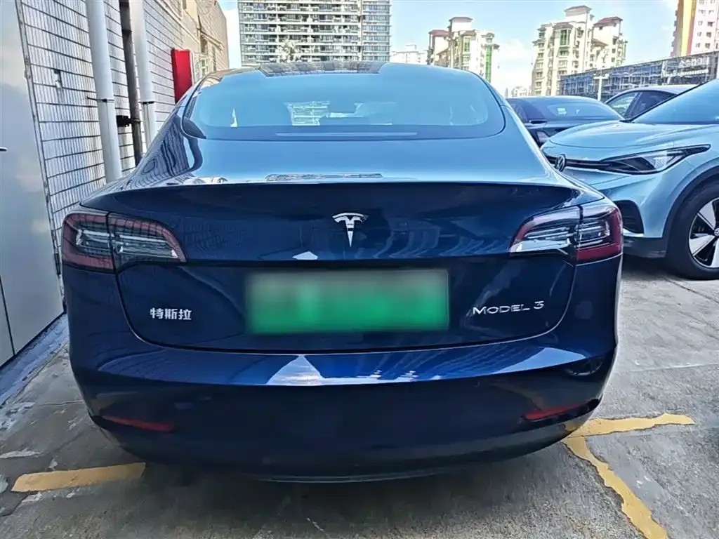 Tesla Model 3 — фото 9