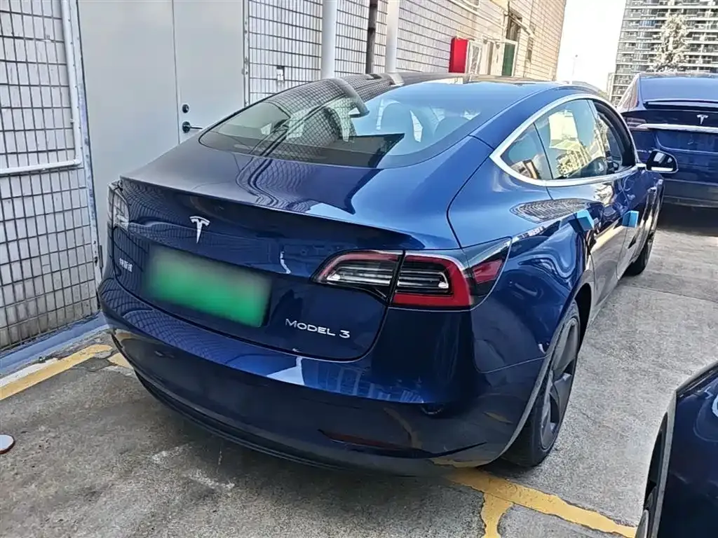 Tesla Model 3 — фото 10