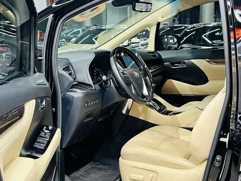 Toyota Alphard — фото 5