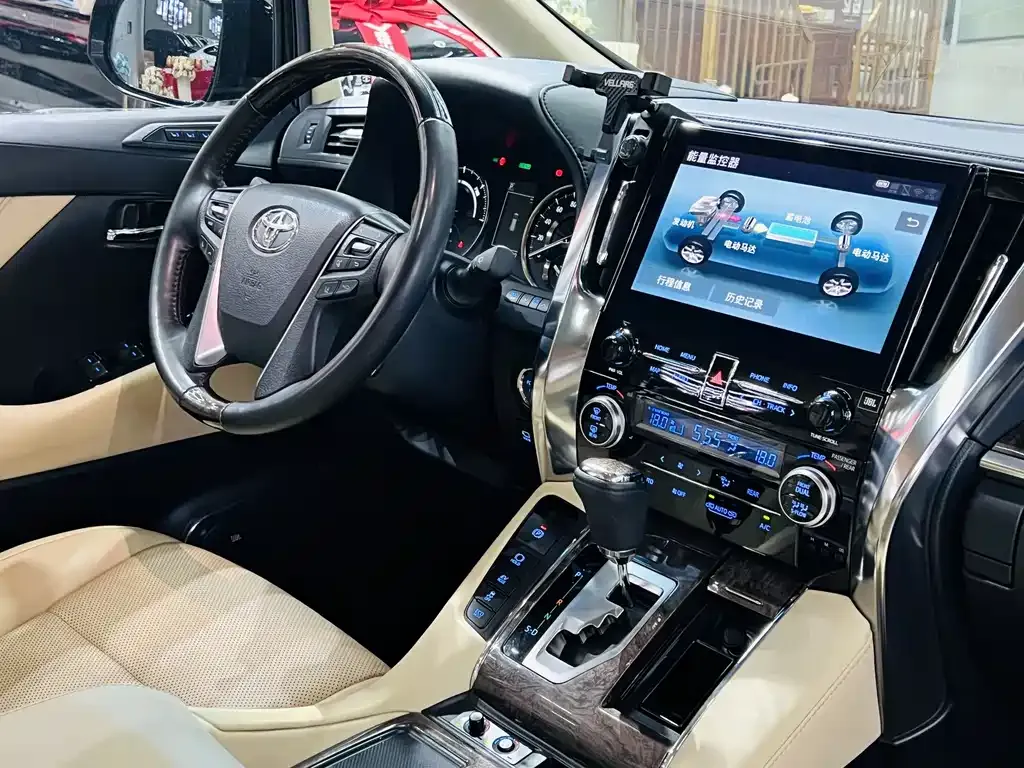 Toyota Alphard — фото 9