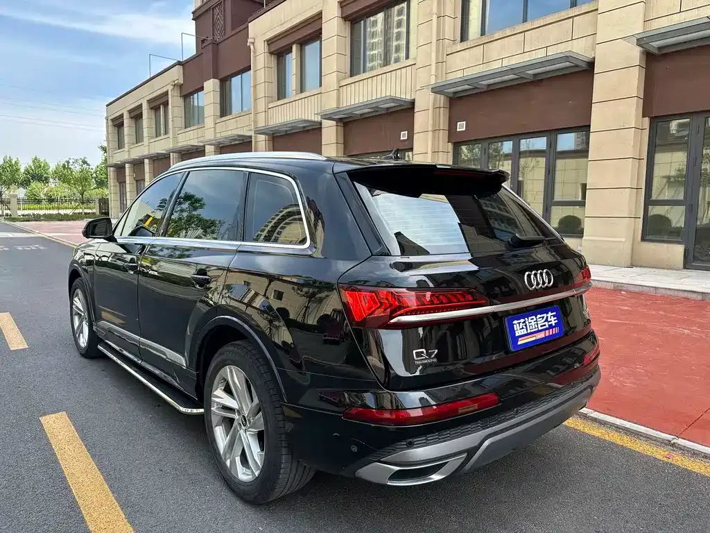 Audi Q7 2021 из CN, фото 9