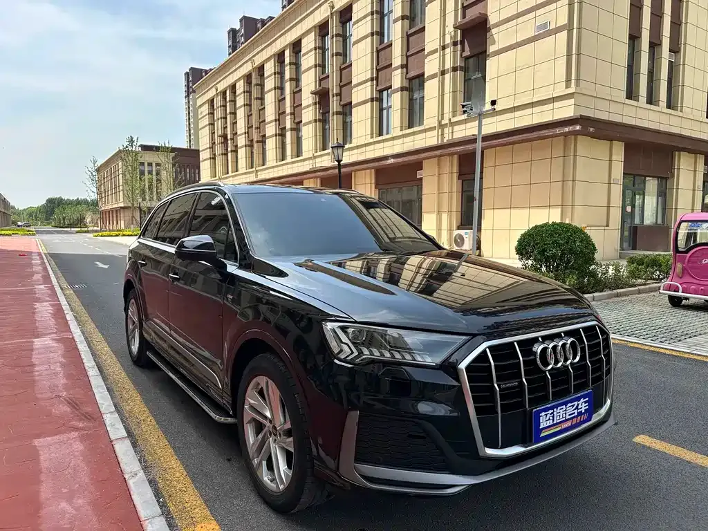 Audi Q7 2021 из CN, фото 8