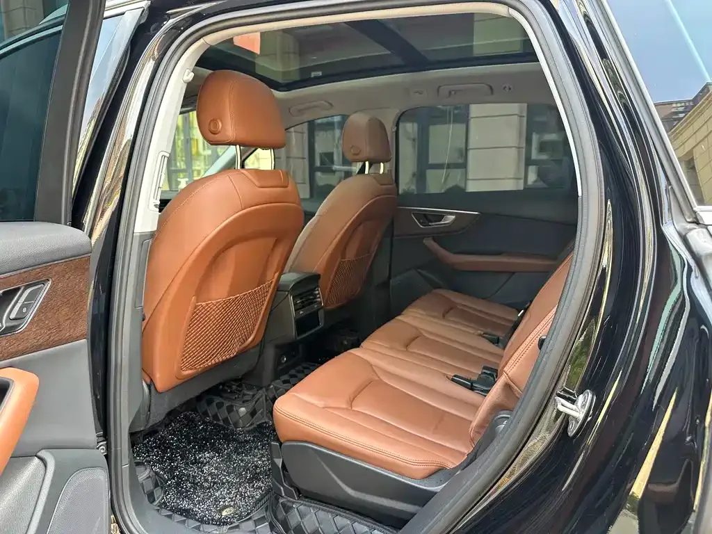 Audi Q7 2021 из CN, фото 7