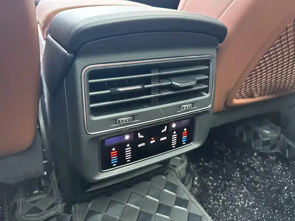 Audi Q7 2021 из CN, фото 5