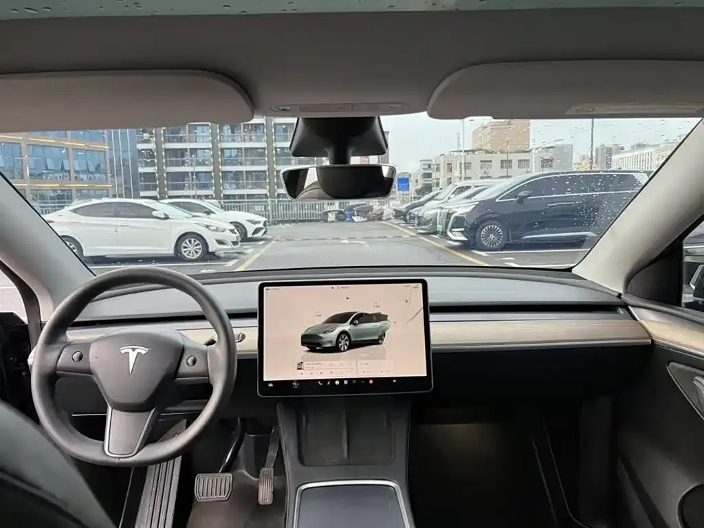 Tesla Model Y — фото 4