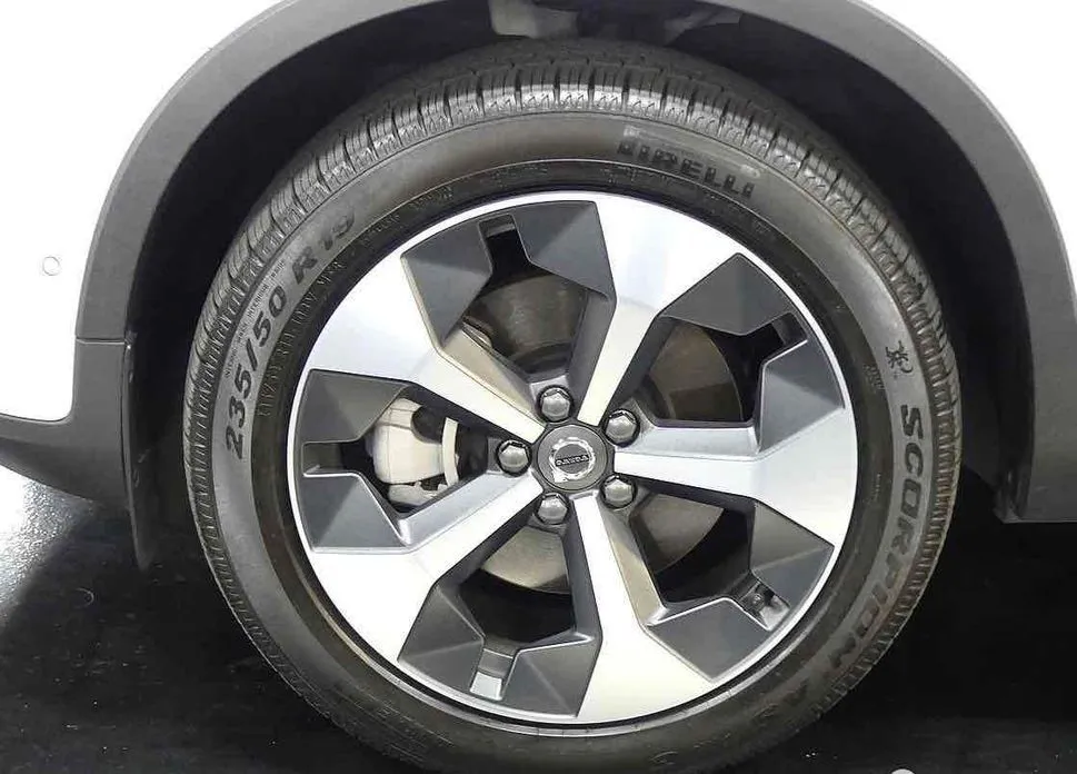 Volvo XC40 2024 из KR, фото 8
