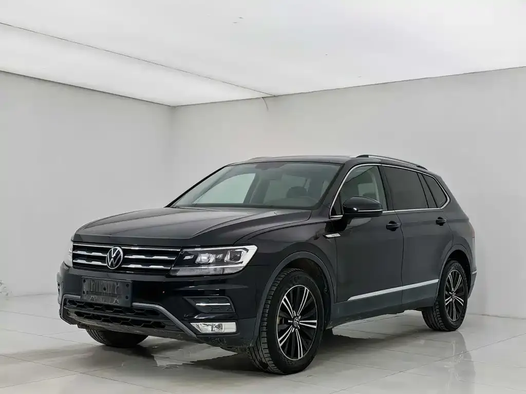Volkswagen Tiguan L — фото 1